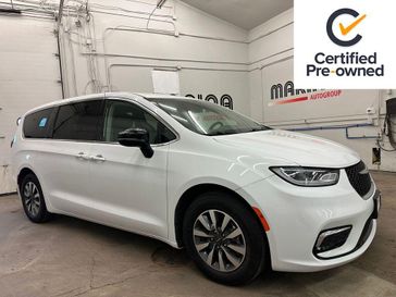 Used 2024 Chrysler Pacifica Hybrid Select
