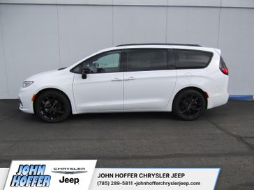 New 2025 Chrysler Pacifica Limited