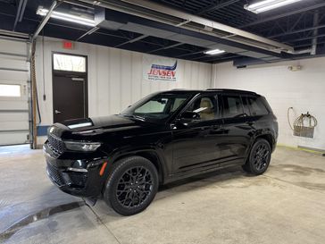 Used 2025 Jeep Grand Cherokee Summit Reserve 4x4