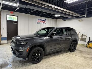 Used 2025 Jeep Grand Cherokee Limited 4x4