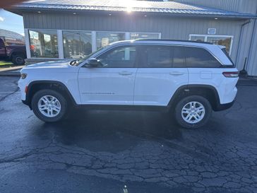 New 2025 Jeep Grand Cherokee Laredo 4x4