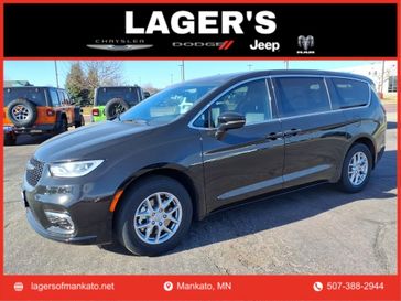 New 2026 Chrysler Pacifica Select