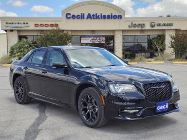 2023 Chrysler 300 Touring L Awd