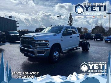 New 2026 RAM 3500 Tradesman Crew Cab Chassis 4x4 60' Ca