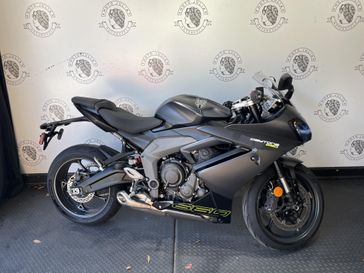 2025 Triumph DAYTONA 660  in a SATIN GRANITE/SATIN JET BLACK exterior color. BMW Motorcycles of New Orleans 504-595-6776 pixelmotiondemo.com 