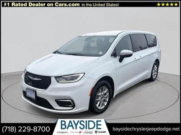 Used 2023 Chrysler Pacifica Touring L