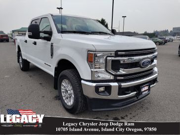 2022 Ford F-350 XLT 4WD CREW CAB 6.75' BO in a White exterior color and Grayinterior. Legacy Chrysler Jeep Dodge RAM 541-663-4885 legacychryslerjeepdodgeram.com 