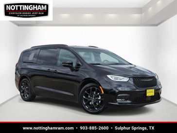 New 2026 Chrysler Pacifica Select