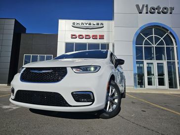 New 2026 Chrysler Pacifica Select Awd