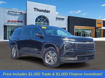 Used 2025 Chevrolet Traverse LT