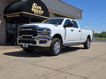 2025 RAM 3500 Tradesman Crew Cab 4x4 8' Box