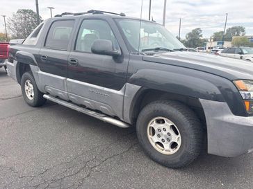 2004 Chevrolet Avalanche Base