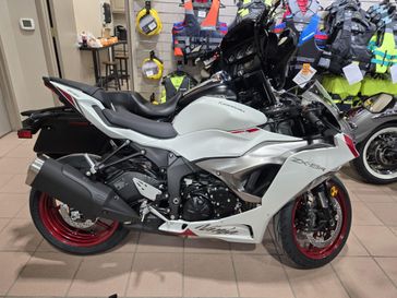 2025 KAWASAKI NINJA ZX6R ABS PEARL ROBOTIC WHITE AND METALLIC GRAPHITE GRAY