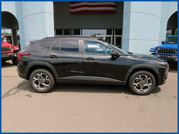 Used 2025 Chevrolet Trax LT