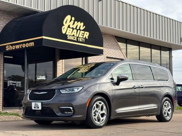 Used 2023 Chrysler Pacifica Limited
