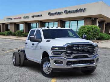 New 2026 RAM 3500 Tradesman Crew Cab Chassis 4x4 60' Ca
