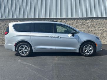 Used 2023 Chrysler Pacifica Limited
