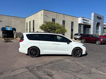 Used 2026 Chrysler Pacifica Limited