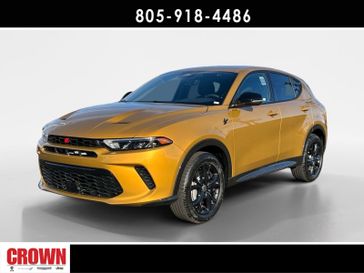 2024 Dodge Hornet R/T Plus in a Acapulco Gold exterior color and Blackinterior. Ventura Auto Center 866-978-2178 venturaautocenter.com 