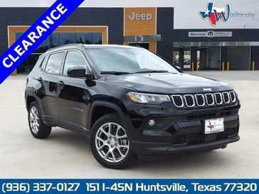 2024 Jeep Compass Latitude Lux 4x4 in a Diamond Black Crystal Pearl Coat exterior color. Wischnewsky Dodge 936-755-5310 wischnewskydodge.com 
