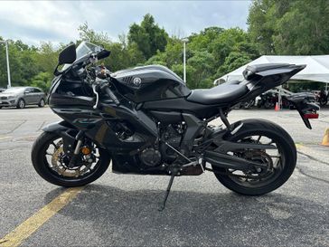 2022 Yamaha R7 