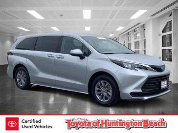 2024 Toyota Sienna LE