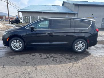 New 2026 Chrysler Pacifica Select Awd