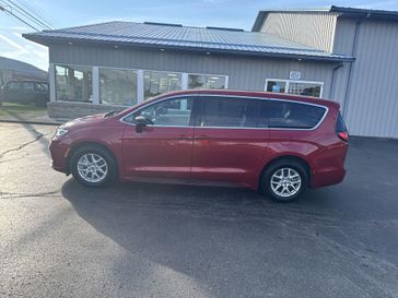 Used 2024 Chrysler Pacifica Touring L