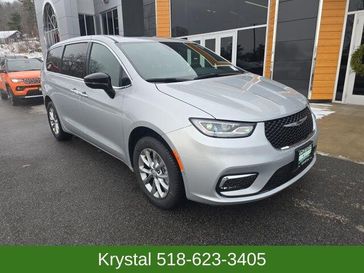 2026 Chrysler Pacifica Limited's photo