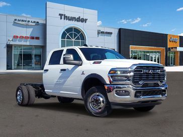 New 2026 RAM 3500 Tradesman Crew Cab Chassis 4x4 60' Ca