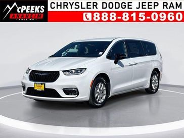 New 2026 Chrysler Pacifica Select