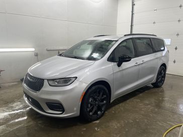 New 2026 Chrysler Pacifica Select Awd