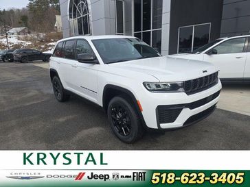 New 2026 Jeep Grand Cherokee Laredo Altitude 4x4