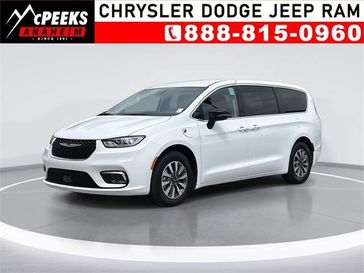 New 2024 Chrysler Pacifica Plug-in Hybrid Select