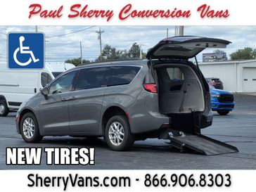 Used 2022 Chrysler Pacifica Touring L