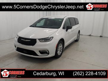 New 2026 Chrysler Pacifica Select