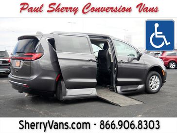 Used 2022 Chrysler Pacifica Touring L