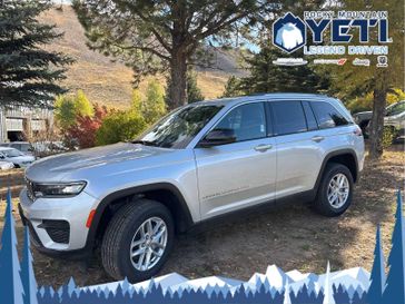 New 2023 Jeep Grand Cherokee Laredo 4x4