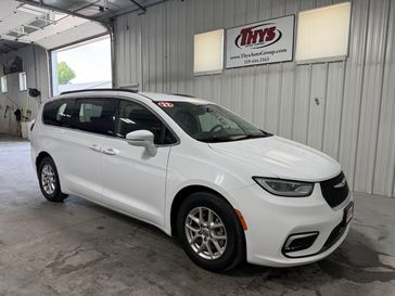 Used 2022 Chrysler Pacifica Touring L