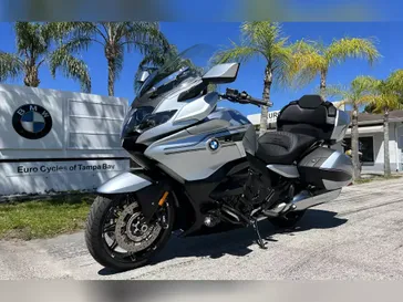 2024 BMW K 1600 B in a IONIC SILVER METALLIC exterior color. Tampa Bay Motos 813-926-9937 tampabaymotos.com 