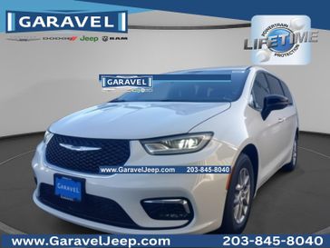 New 2026 Chrysler Pacifica Select