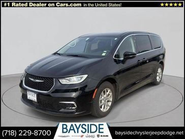 Used 2024 Chrysler Pacifica Touring L
