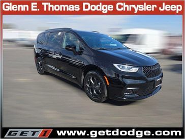 2025 Chrysler Pacifica Plug-in Hybrid S Appearance