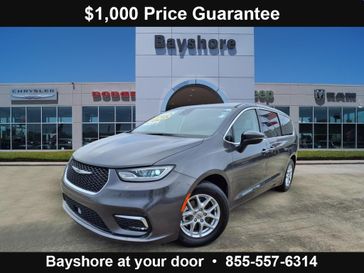 Used 2023 Chrysler Pacifica Touring L