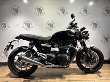 2024 Triumph SPEED TWIN 1200  in a JET BLACK exterior color. BMW Motorcycles of New Orleans 504-595-6776 pixelmotiondemo.com 