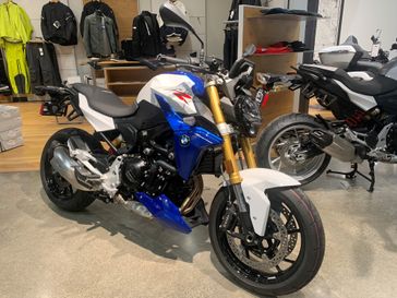 2023 BMW F 900 R in a LIGHT WHITE/BLUE/RED exterior color. SoSo Cycles 877-344-5251 sosocycles.com 