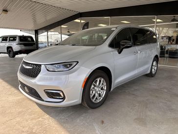 New 2026 Chrysler Pacifica Select