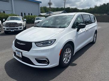 New 2025 Chrysler Pacifica Select