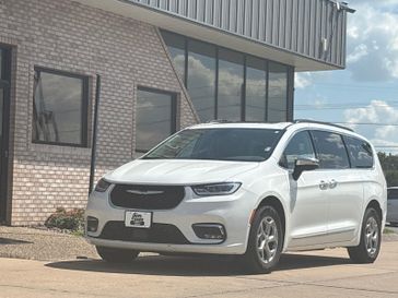 Used 2023 Chrysler Pacifica Limited