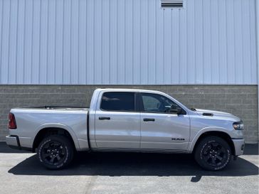 2025 RAM 1500 Big Horn Crew Cab 4x4 5'7' Box in a Billet Silver Metallic Clear Coat exterior color and Blackinterior. Wilmington Auto Center Chrysler Dodge Jeep Ram (937) 556-6430 wilmingtonautocentercdjr.com 